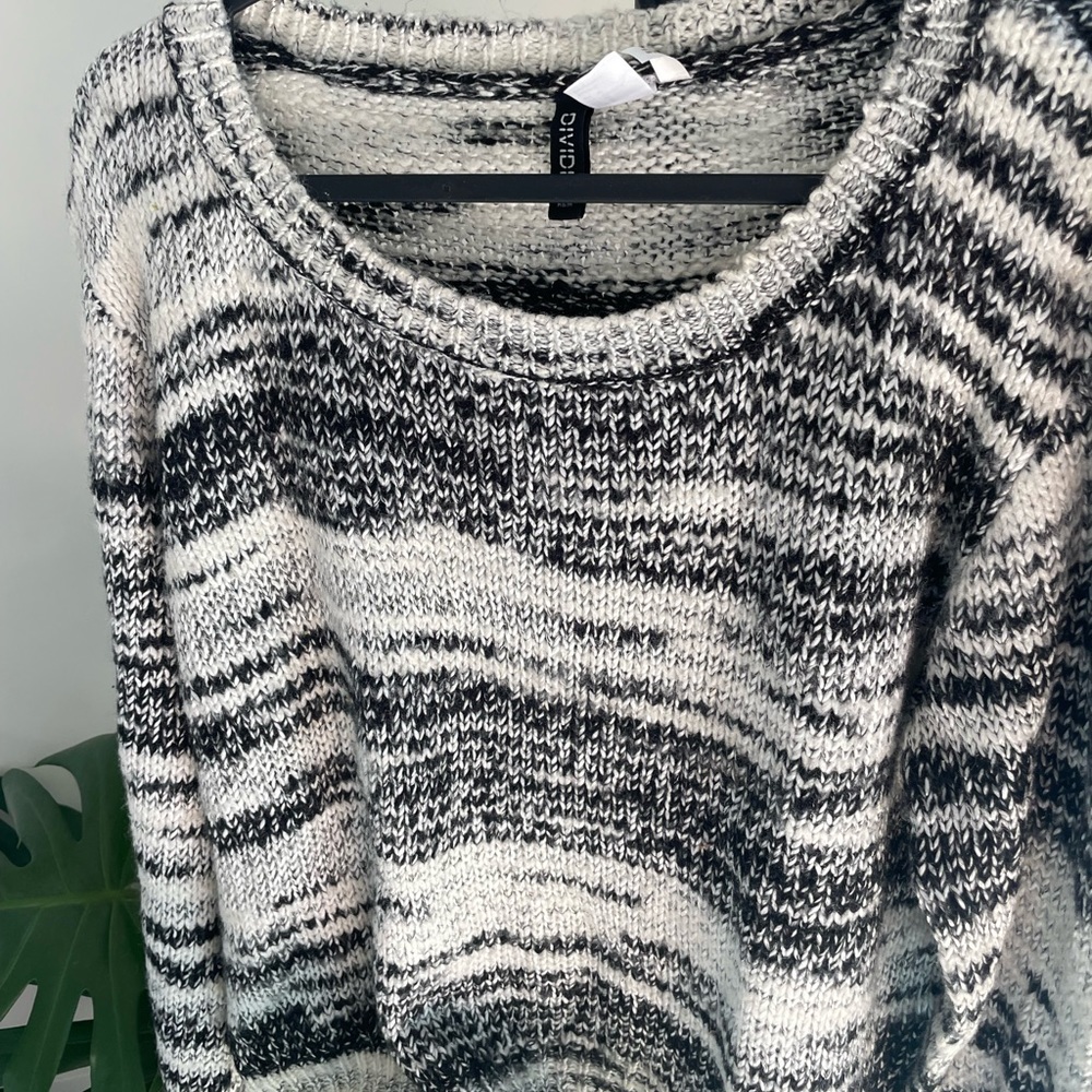 H&M Sweater - Picture 4 of 4